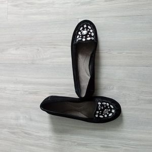 NWOT black suede Aerosoles flats with beaded front size 11